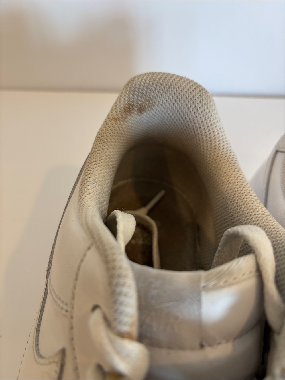 Nike Men’s White Leather Low-Top Sneakers - Picture 8 of 9